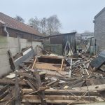 <strong>Het Slopen van de Schuren – De Eerste Stappen in ons Tuinhuis Project</strong>