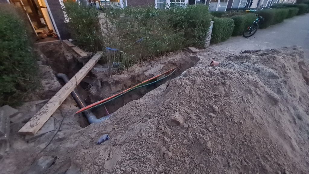 Verstopping, wortels en een graafmachine: hoe een rioolklus toch nog leuk werd