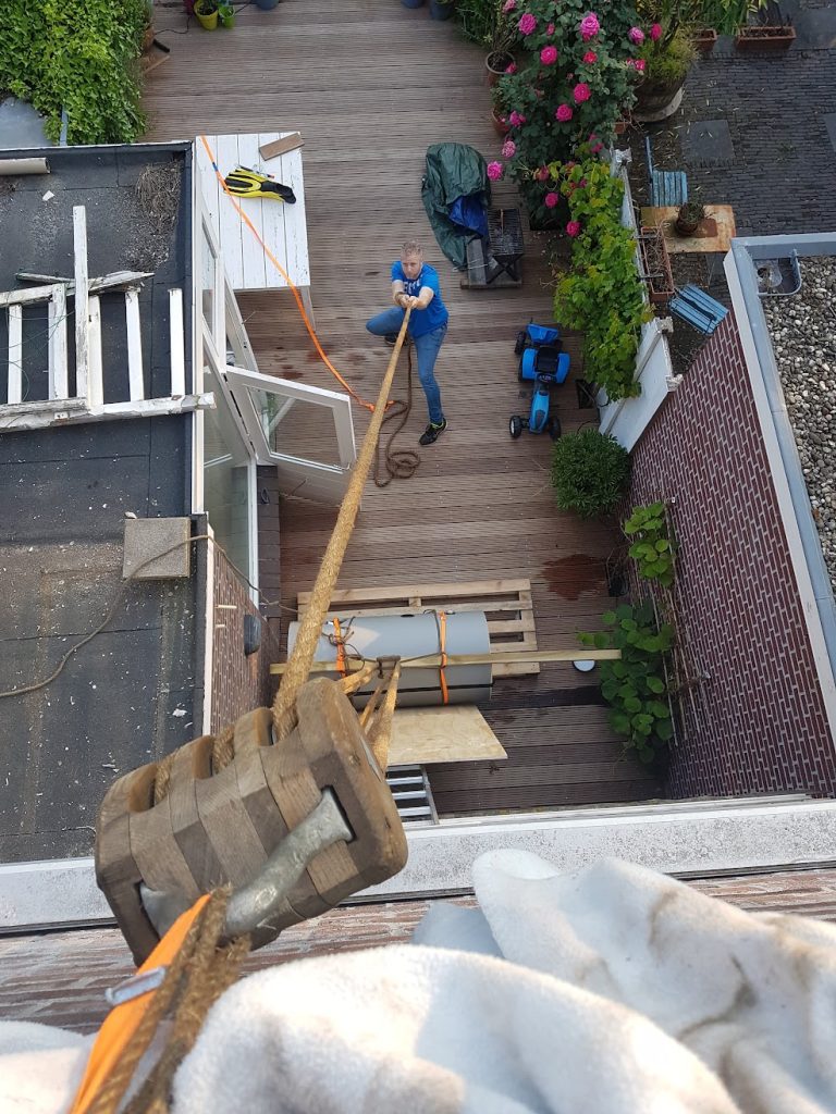 Bauke Plugge hijsen vat zonneboiler