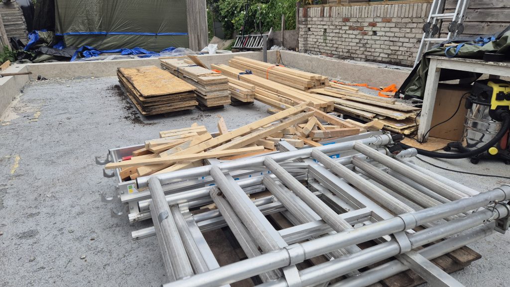 eerste deel houtgebruit voor de beton bekisting