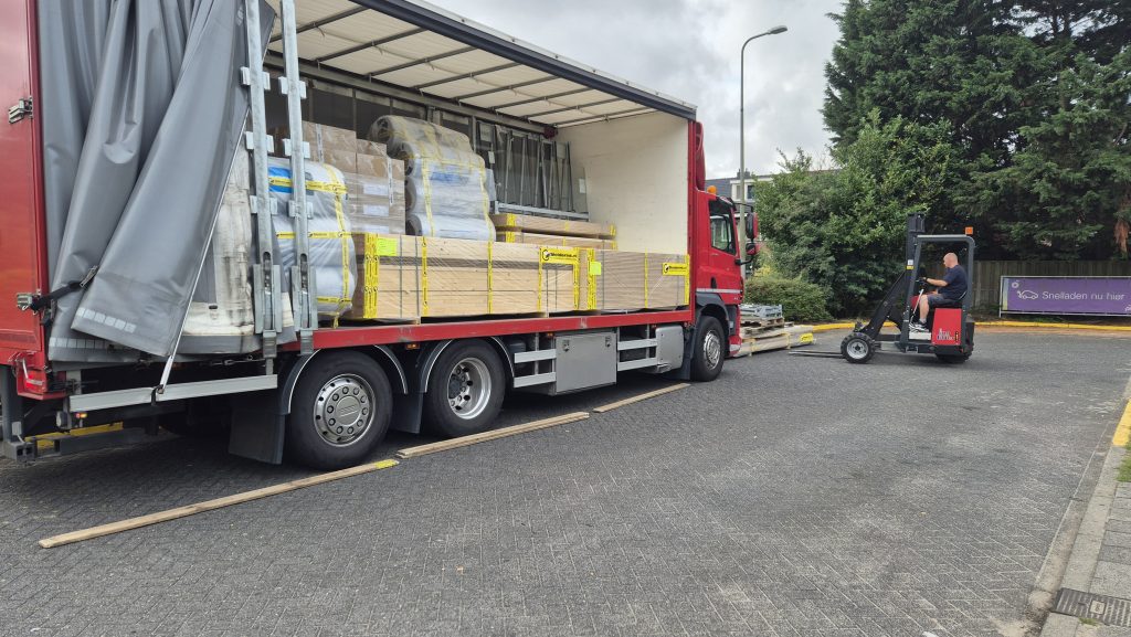 vrachtwagen met hout